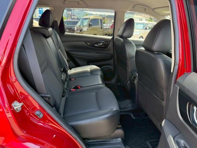 エクストレイル ４ＷＤ２０Ｘｉ　Ｖセレクション　保証書／純正　９インチ　ＳＤナビ／インテリジェントルームミラー／衝突安全装置／シートヒーター／全方位モニター／車線逸脱防止支援システム／シート　合皮／パーキングアシスト　バックガイド　全周囲カメラ（7枚目）