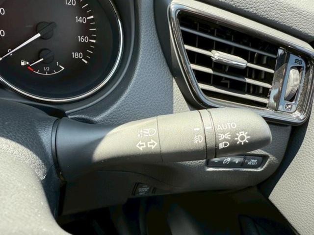 エクストレイル ４ＷＤ２０Ｘｉ　Ｖセレクション　保証書／純正　９インチ　ＳＤナビ／インテリジェントルームミラー／衝突安全装置／シートヒーター／全方位モニター／車線逸脱防止支援システム／シート　合皮／パーキングアシスト　バックガイド　全周囲カメラ（17枚目）