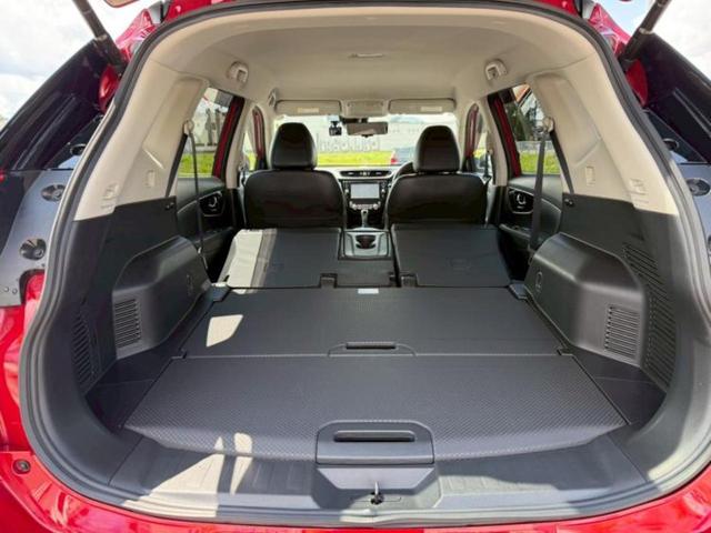 エクストレイル ４ＷＤ２０Ｘｉ　Ｖセレクション　保証書／純正　９インチ　ＳＤナビ／インテリジェントルームミラー／衝突安全装置／シートヒーター／全方位モニター／車線逸脱防止支援システム／シート　合皮／パーキングアシスト　バックガイド　全周囲カメラ（21枚目）