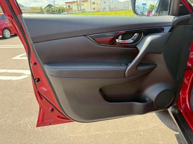エクストレイル ４ＷＤ２０Ｘｉ　Ｖセレクション　保証書／純正　９インチ　ＳＤナビ／インテリジェントルームミラー／衝突安全装置／シートヒーター／全方位モニター／車線逸脱防止支援システム／シート　合皮／パーキングアシスト　バックガイド　全周囲カメラ（23枚目）