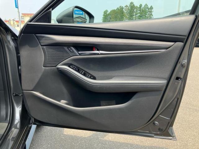 ＭＡＺＤＡ３ファストバック ２０Ｓプロアクティブツーリングセレクション　保証書／純正　８．８インチ　メモリーナビ／後席モニター　社外　１１．６インチｘ２／衝突安全装置／シートヒーター　前席／３６０°ビューモニター／車線逸脱防止支援システム　衝突被害軽減システム　電動シート（20枚目）