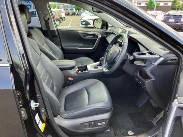ＲＡＶ４ ４ＷＤ　Ｇ　新品タイヤ／保証書／社外　９インチ　ＳＤナビ／トヨタセーフティセンス／シートヒーター　前席／車線逸脱防止支援システム／シート　合皮／パーキングアシスト　バックガイド／電動バックドア　ＬＥＤヘッドランプ（5枚目）