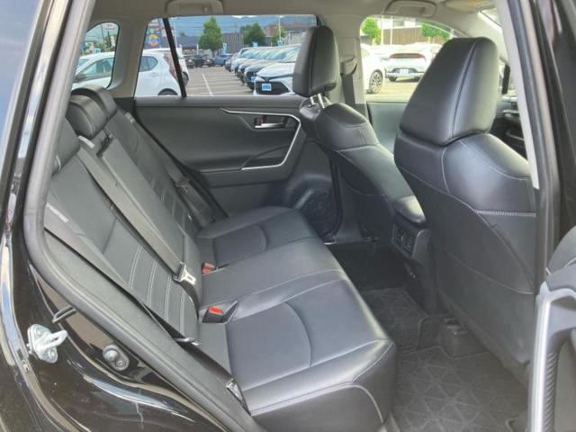 ＲＡＶ４ ４ＷＤ　Ｇ　新品タイヤ／保証書／社外　９インチ　ＳＤナビ／トヨタセーフティセンス／シートヒーター　前席／車線逸脱防止支援システム／シート　合皮／パーキングアシスト　バックガイド／電動バックドア　ＬＥＤヘッドランプ（6枚目）