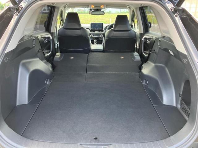 ＲＡＶ４ ４ＷＤ　Ｇ　新品タイヤ／保証書／社外　９インチ　ＳＤナビ／トヨタセーフティセンス／シートヒーター　前席／車線逸脱防止支援システム／シート　合皮／パーキングアシスト　バックガイド／電動バックドア　ＬＥＤヘッドランプ（20枚目）