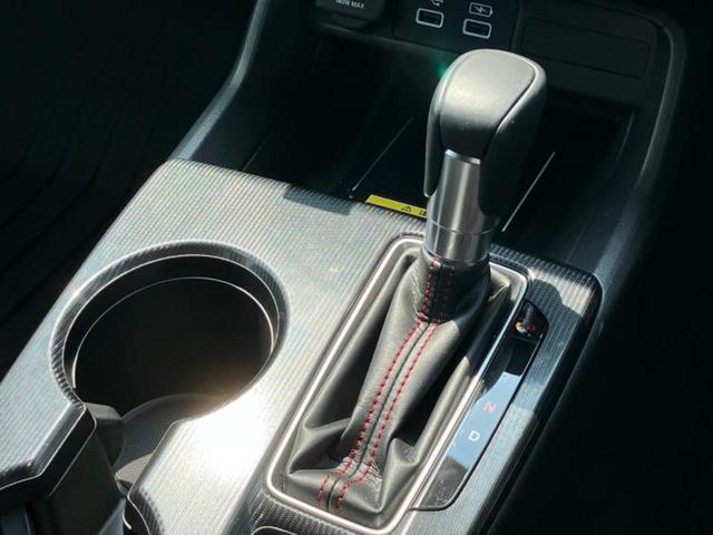 シビック ＥＸ　ＢＯＳＥ／保証書／ディスプレイオーディオ＋ナビ９インチ／ホンダセンシング／シートヒーター　前席／車線逸脱防止支援システム／シート　ハーフレザー／パーキングアシスト　バックガイド　衝突被害軽減システム（28枚目）