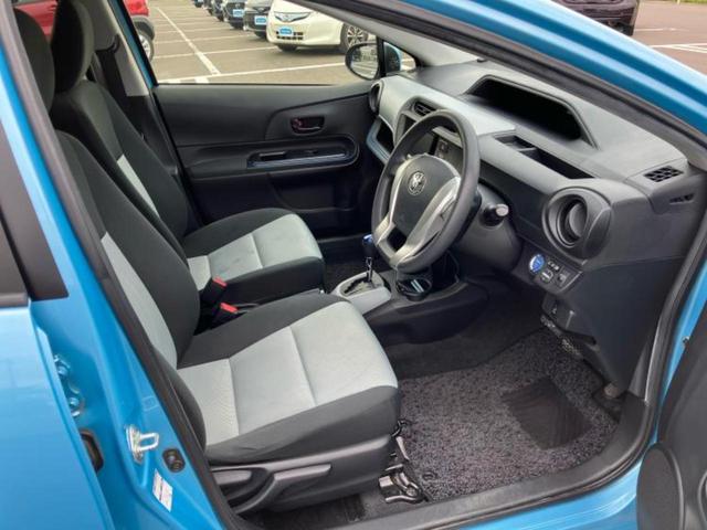 アクア Ｓ　社外　ＳＤナビ／Ｂｌｕｅｔｏｏｔｈ接続／ＥＴＣ／ＥＢＤ付ＡＢＳ／横滑り防止装置／フルセグＴＶ／禁煙車／エアバッグ　運転席／エアバッグ　助手席／パワーウインドウ／エンジンスタートボタン／スマートキー（4枚目）