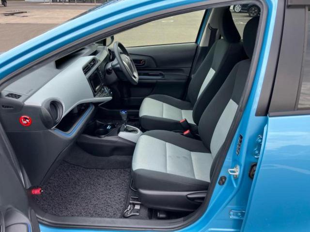 アクア Ｓ　社外　ＳＤナビ／Ｂｌｕｅｔｏｏｔｈ接続／ＥＴＣ／ＥＢＤ付ＡＢＳ／横滑り防止装置／フルセグＴＶ／禁煙車／エアバッグ　運転席／エアバッグ　助手席／パワーウインドウ／エンジンスタートボタン／スマートキー（6枚目）