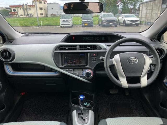 アクア Ｓ　社外　ＳＤナビ／Ｂｌｕｅｔｏｏｔｈ接続／ＥＴＣ／ＥＢＤ付ＡＢＳ／横滑り防止装置／フルセグＴＶ／禁煙車／エアバッグ　運転席／エアバッグ　助手席／パワーウインドウ／エンジンスタートボタン／スマートキー（9枚目）