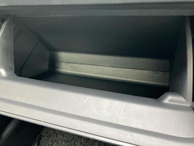 アクア Ｓ　社外　ＳＤナビ／Ｂｌｕｅｔｏｏｔｈ接続／ＥＴＣ／ＥＢＤ付ＡＢＳ／横滑り防止装置／フルセグＴＶ／禁煙車／エアバッグ　運転席／エアバッグ　助手席／パワーウインドウ／エンジンスタートボタン／スマートキー（33枚目）