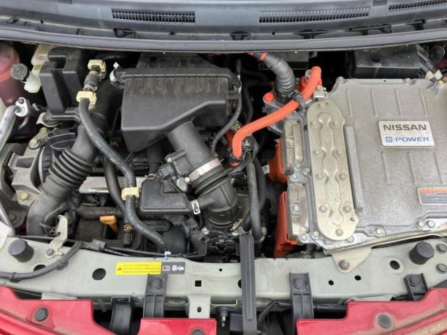 ノート ｅパワーＸ　新品タイヤ／純正　ＳＤナビ／エマージェンシーブレーキ／アラウンドビューモニター／車線逸脱防止支援システム／Ｂｌｕｅｔｏｏｔｈ接続／ＥＴＣ／ＥＢＤ付ＡＢＳ／横滑り防止装置／バックモニター／フルセグＴＶ（43枚目）