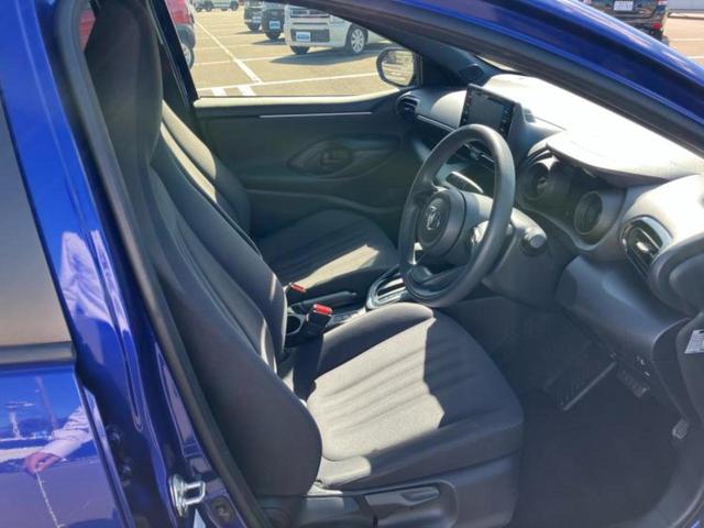 ヤリス Ｇ　新品タイヤ／保証書／ディスプレイオーディオ８インチ／トヨタセーフティセンス／車線逸脱防止支援システム／ＵＳＢジャック／Ｂｌｕｅｔｏｏｔｈ接続／ＥＴＣ／ＥＢＤ付ＡＢＳ／横滑り防止装置　バックカメラ（4枚目）