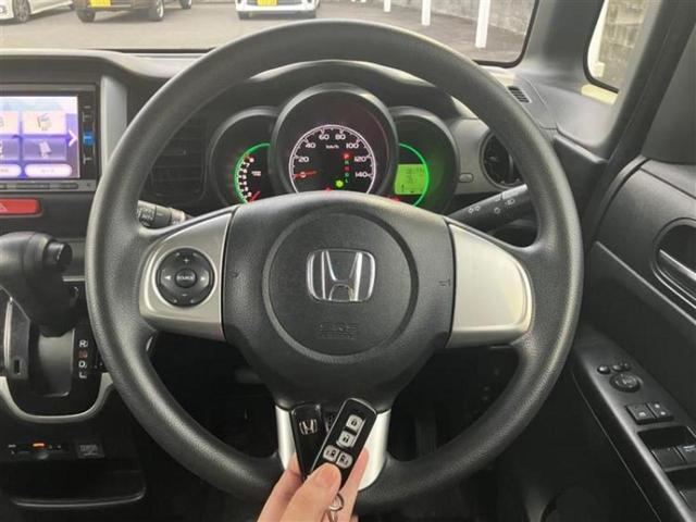 N-BOX G・Lパッケージ 新品タイヤ/保証書/純正 SDナビ/両側電動スライドドア/パーキングアシスト バックガイド/ヘッドランプ HID/Bluetooth接続/ETC/EBD付ABS/横滑り防止装置 バックカメラ 記録簿(13枚目)