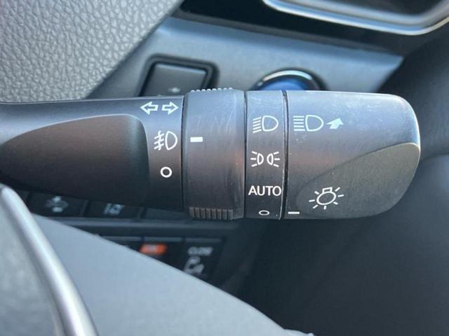 ノア ハイブリッドSiダブルバイビー 新品タイヤ/保証書/純正 10インチ メモリーナビ/フリップダウンモニター 純正 12.1インチ/トヨタセーフティセンス/両側電動スライドドア/シートヒーター 前席/車線逸脱防止支援システム 禁煙車(17枚目)