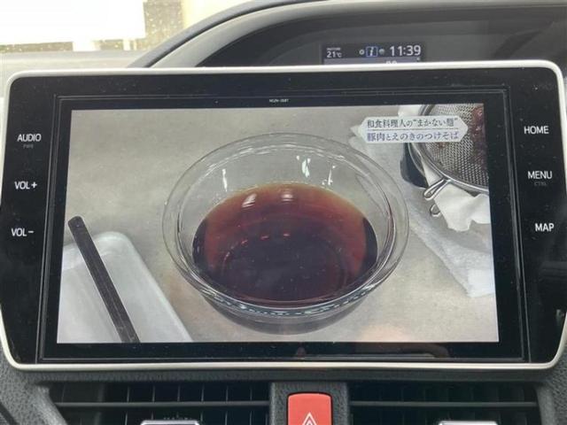 ヴォクシー ＺＳキラメキ３　保証書／純正　１０インチ　ＳＤナビ／フリップダウンモニター　純正　１２．１インチ／衝突安全装置／両側電動スライドドア／車線逸脱防止支援システム／シート　ハーフレザー／ヘッドランプ　ＬＥＤ　後席モニター（11枚目）