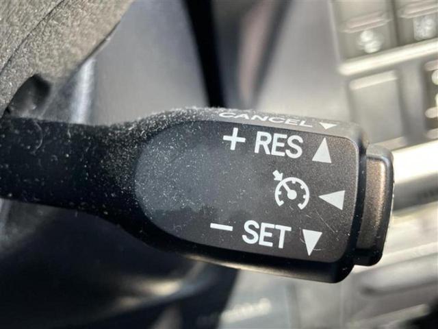 ヴォクシー ＺＳキラメキ３　保証書／純正　１０インチ　ＳＤナビ／フリップダウンモニター　純正　１２．１インチ／衝突安全装置／両側電動スライドドア／車線逸脱防止支援システム／シート　ハーフレザー／ヘッドランプ　ＬＥＤ　後席モニター（13枚目）