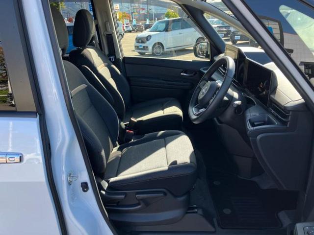 セレナ ｅパワーハイウェイスターＶ　新品タイヤ／保証書／純正　９インチ　メモリーナビ／インテリジェントルームミラー／エマージェンシーブレーキ／両側電動スライドドア／アラウンドビューモニター／車線逸脱防止支援システム／プロパイロット（5枚目）