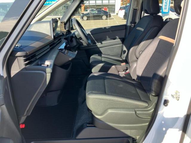 セレナ ｅパワーハイウェイスターＶ　新品タイヤ／保証書／純正　９インチ　メモリーナビ／インテリジェントルームミラー／エマージェンシーブレーキ／両側電動スライドドア／アラウンドビューモニター／車線逸脱防止支援システム／プロパイロット（8枚目）