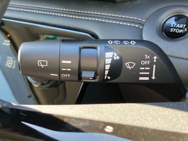 セレナ ｅパワーハイウェイスターＶ　新品タイヤ／保証書／純正　９インチ　メモリーナビ／インテリジェントルームミラー／エマージェンシーブレーキ／両側電動スライドドア／アラウンドビューモニター／車線逸脱防止支援システム／プロパイロット（18枚目）