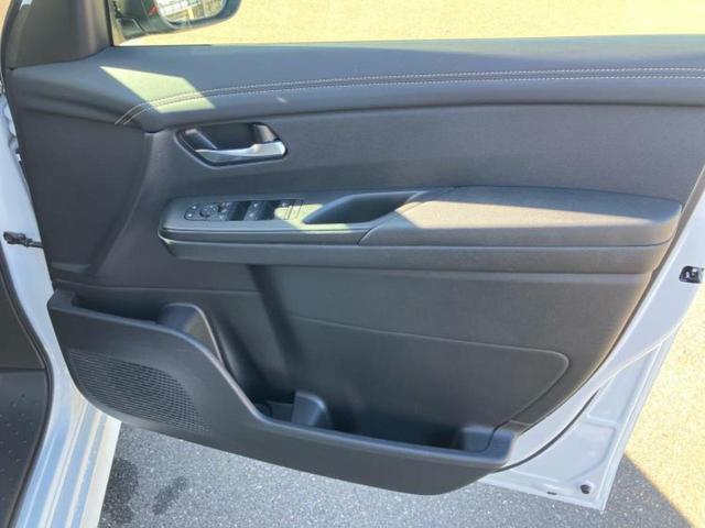 セレナ ｅパワーハイウェイスターＶ　新品タイヤ／保証書／純正　９インチ　メモリーナビ／インテリジェントルームミラー／エマージェンシーブレーキ／両側電動スライドドア／アラウンドビューモニター／車線逸脱防止支援システム／プロパイロット（23枚目）