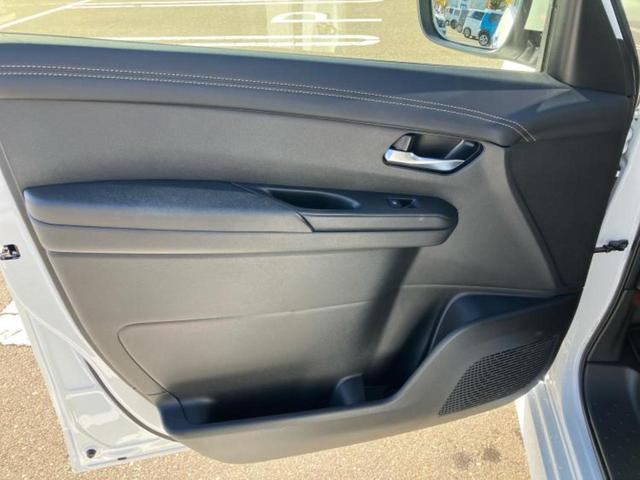 セレナ ｅパワーハイウェイスターＶ　新品タイヤ／保証書／純正　９インチ　メモリーナビ／インテリジェントルームミラー／エマージェンシーブレーキ／両側電動スライドドア／アラウンドビューモニター／車線逸脱防止支援システム／プロパイロット（24枚目）