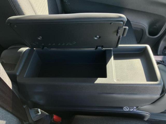 セレナ ｅパワーハイウェイスターＶ　新品タイヤ／保証書／純正　９インチ　メモリーナビ／インテリジェントルームミラー／エマージェンシーブレーキ／両側電動スライドドア／アラウンドビューモニター／車線逸脱防止支援システム／プロパイロット（41枚目）