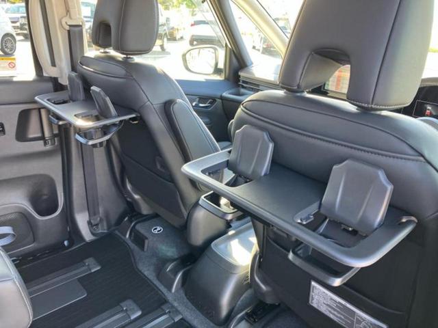 セレナ ｅパワーハイウェイスターＶ　新品タイヤ／保証書／純正　９インチ　メモリーナビ／インテリジェントルームミラー／エマージェンシーブレーキ／両側電動スライドドア／アラウンドビューモニター／車線逸脱防止支援システム／プロパイロット（45枚目）