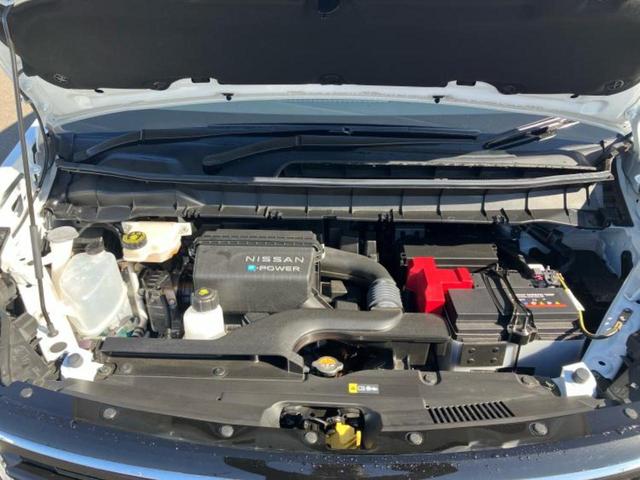 セレナ ｅパワーハイウェイスターＶ　新品タイヤ／保証書／純正　９インチ　メモリーナビ／インテリジェントルームミラー／エマージェンシーブレーキ／両側電動スライドドア／アラウンドビューモニター／車線逸脱防止支援システム／プロパイロット（61枚目）