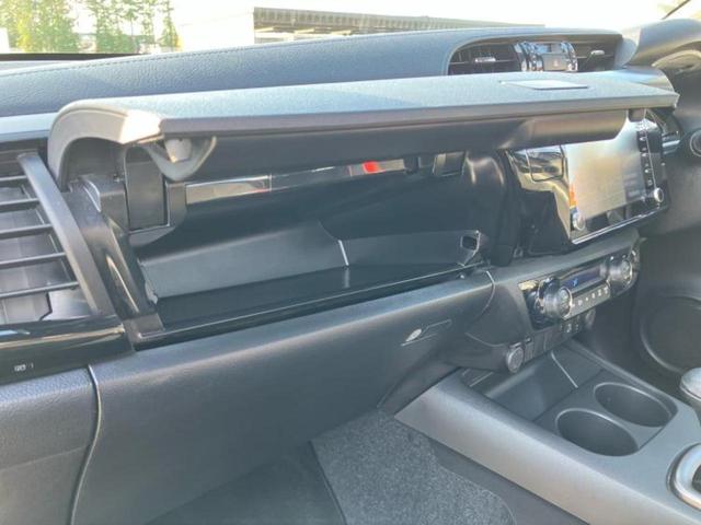 ＷＥＣＡＲＳでは各商談席に大型モニターをご用意しております！見やすい大画面でゆったりと全国の在庫をご覧いただけます！是非ご来店お待ちしております！