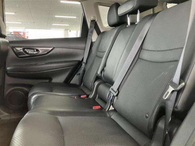 エクストレイル ４ＷＤ２０Ｘｉ　社外　ＳＤナビ／インテリジェントルームミラー／エマージェンシーブレーキ／全方位モニター／車線逸脱防止支援システム／シート　ハーフレザー／プロパイロット／電動バックドア／ヘッドランプ　ＬＥＤ　４ＷＤ（6枚目）