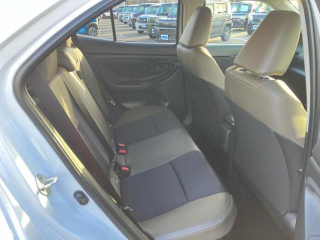 ヤリスクロス ハイブリッドZ 保証書/ディスプレイオーディオ+ナビ/トヨタセーフティセンス/シートヒーター 前席/パノラミックビューモニター/車線逸脱防止支援システム/シート ハーフレザー/電動バックドア/登録済未使用車 禁煙車(6枚目)