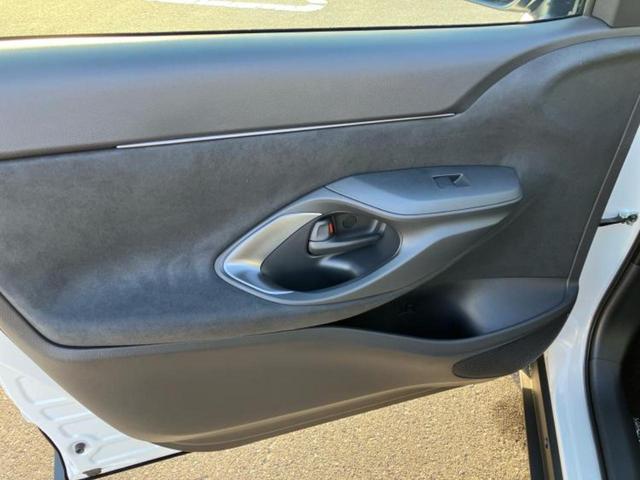 ヤリスクロス ハイブリッドZ 保証書/ディスプレイオーディオ+ナビ/トヨタセーフティセンス/シートヒーター 前席/パノラミックビューモニター/車線逸脱防止支援システム/シート ハーフレザー/電動バックドア/登録済未使用車 禁煙車(22枚目)