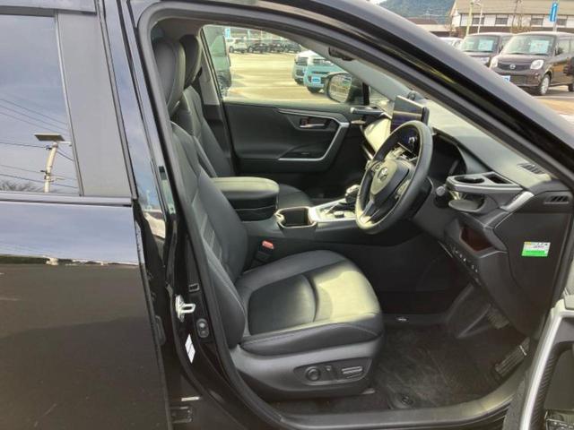 RAV4 4WDハイブリッドG 新品タイヤ/保証書/ディスプレイオーディオ+ナビ10.5インチ/トヨタセーフティセンス/エアーシート 前席/パノラミックビューモニター/車線逸脱防止支援システム/シート 合皮/電動バックドア 4WD(5枚目)