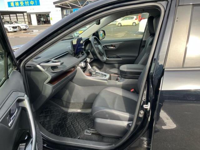 RAV4 4WDハイブリッドG 新品タイヤ/保証書/ディスプレイオーディオ+ナビ10.5インチ/トヨタセーフティセンス/エアーシート 前席/パノラミックビューモニター/車線逸脱防止支援システム/シート 合皮/電動バックドア 4WD(7枚目)