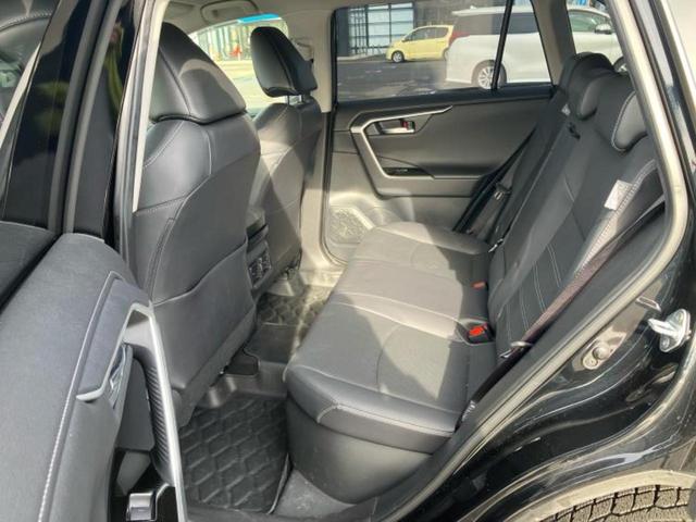 RAV4 4WDハイブリッドG 新品タイヤ/保証書/ディスプレイオーディオ+ナビ10.5インチ/トヨタセーフティセンス/エアーシート 前席/パノラミックビューモニター/車線逸脱防止支援システム/シート 合皮/電動バックドア 4WD(8枚目)
