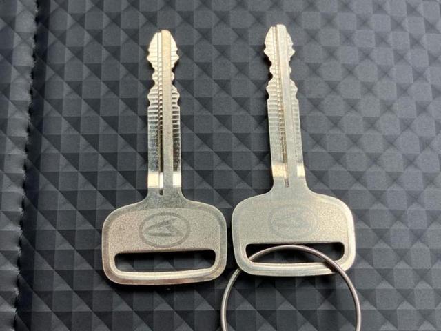 ハイゼットトラック ４ＷＤスタンダード　スマートアシスト（トヨタ・ダイハツ）／車線逸脱防止支援システム／ＥＢＤ付ＡＢＳ／横滑り防止装置／アイドリングストップ／エアバッグ　運転席／エアバッグ　助手席／パワーステアリング／オートライト　４ＷＤ（25枚目）