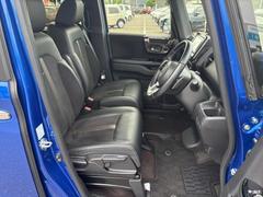 「この車の写真をもっと見たい」「状態が気になる」「この装備はついている？」どんな小さな疑問でもお気軽にお問い合わせください！ 4