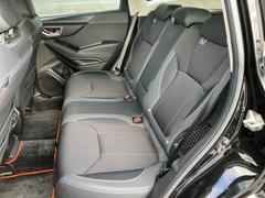 ＷＥＣＡＲＳでは各商談席に大型モニターをご用意しております！見やすい大画面でゆったりと全国の在庫をご覧いただけます！是非ご来店お待ちしております！ 7