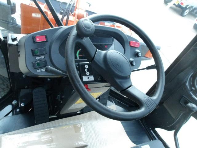 日本 　日立建機　タイヤショベル　ＺＷ３０－５Ｂ　除雪仕様　キャビン　ヒーター　回転灯　小型特殊自動車（10枚目）