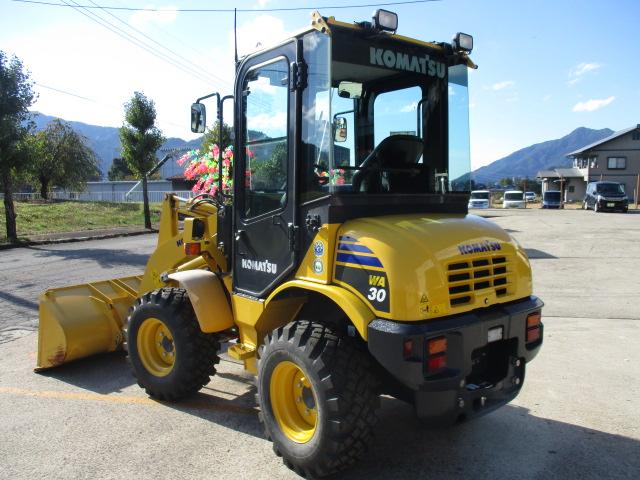 日本  コマツ ホイールローダー WA30-6E0 キャビン スノータイヤ 小型特殊 稼働時間347h(4枚目)