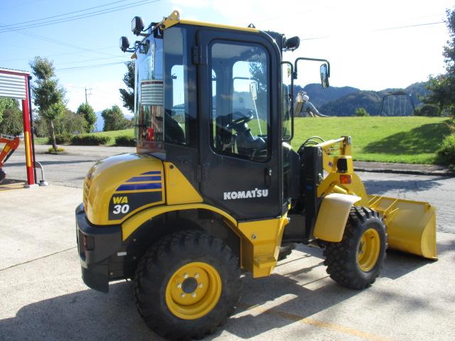 日本  コマツ ホイールローダー WA30-6E0 キャビン スノータイヤ 小型特殊 稼働時間347h(5枚目)