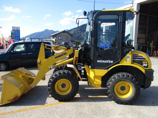 日本  コマツ ホイールローダー WA30-6E0 キャビン スノータイヤ 小型特殊 稼働時間347h(6枚目)