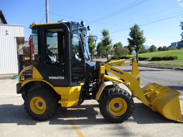 日本  コマツ ホイールローダー WA30-6E0 キャビン スノータイヤ 小型特殊 稼働時間347h(7枚目)