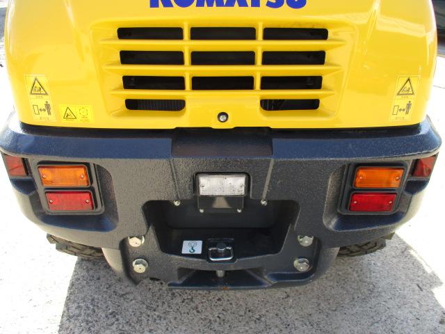 日本  コマツ ホイールローダー WA30-6E0 キャビン スノータイヤ 小型特殊 稼働時間347h(8枚目)
