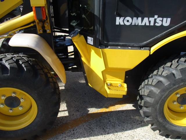 日本  コマツ ホイールローダー WA30-6E0 キャビン スノータイヤ 小型特殊 稼働時間347h(10枚目)