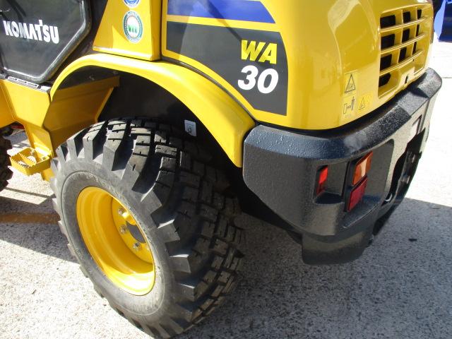 日本  コマツ ホイールローダー WA30-6E0 キャビン スノータイヤ 小型特殊 稼働時間347h(13枚目)