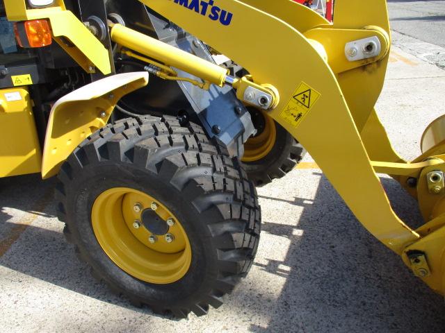 日本  コマツ ホイールローダー WA30-6E0 キャビン スノータイヤ 小型特殊 稼働時間347h(14枚目)