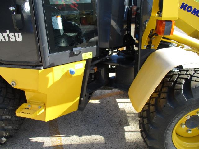 日本  コマツ ホイールローダー WA30-6E0 キャビン スノータイヤ 小型特殊 稼働時間347h(16枚目)