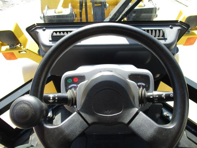 日本  コマツ ホイールローダー WA30-6E0 キャビン スノータイヤ 小型特殊 稼働時間347h(17枚目)