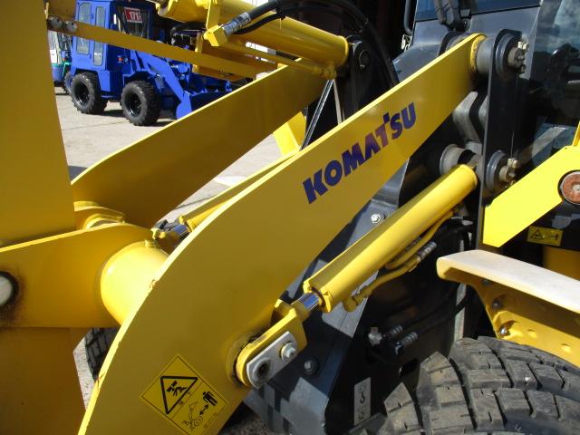 日本  コマツ ホイールローダー WA30-6E0 キャビン スノータイヤ 小型特殊 稼働時間347h(30枚目)