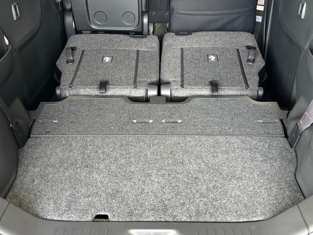 後部座席を倒すと荷室広々